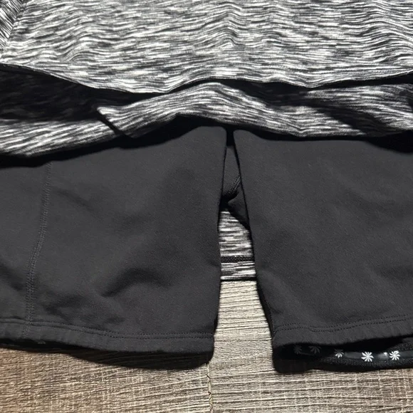 Athleta Contender 2 in 1 Heathered Black and Gray Skort - Picture 4 of 7